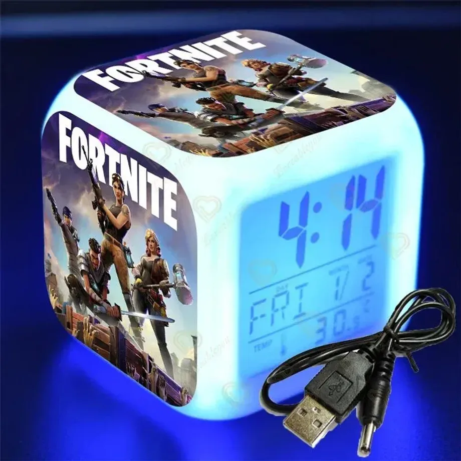 LED hranatý digitální budík s podsvícením a motivy oblíbené hry Fortnite