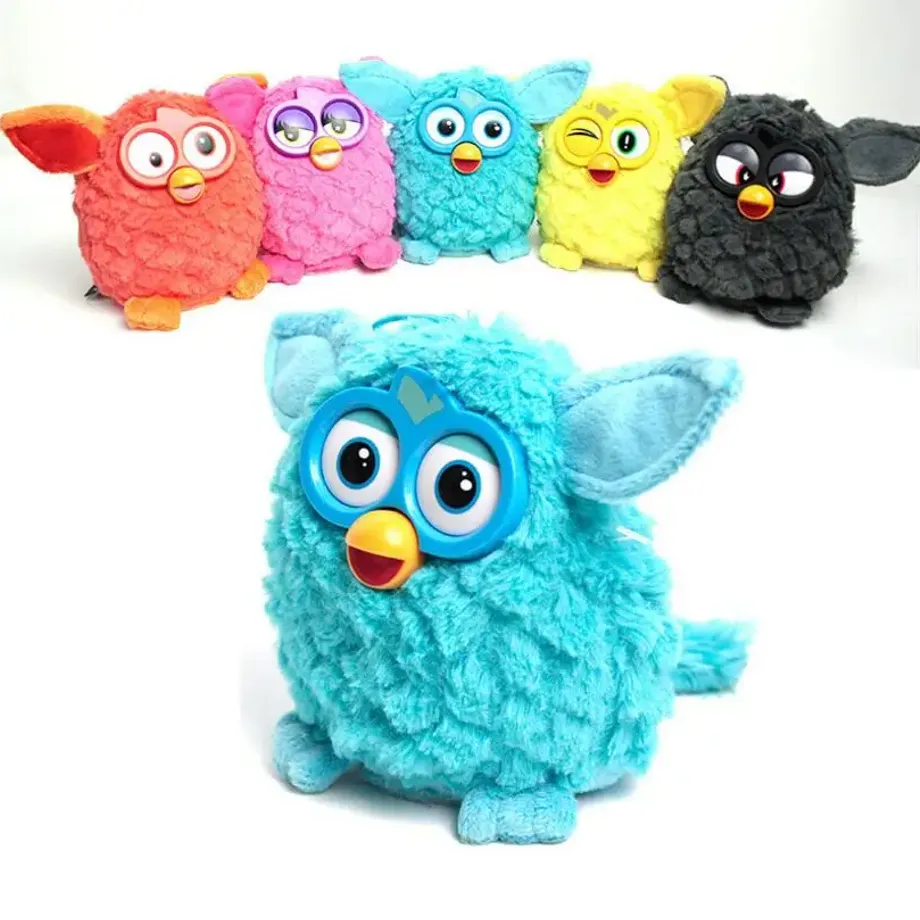 Roztomilý plyšový kamarád Furby opakující vše co řeknete