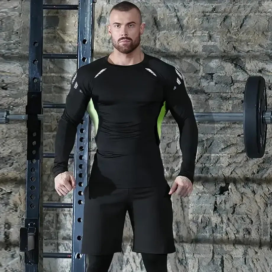 5dílná fitness sada obsahující pánskou bundu s kapucí na zip, kompresní tričko, tréninkový top s dlouhým rukávem, šortky a legíny značky Xinso Prince