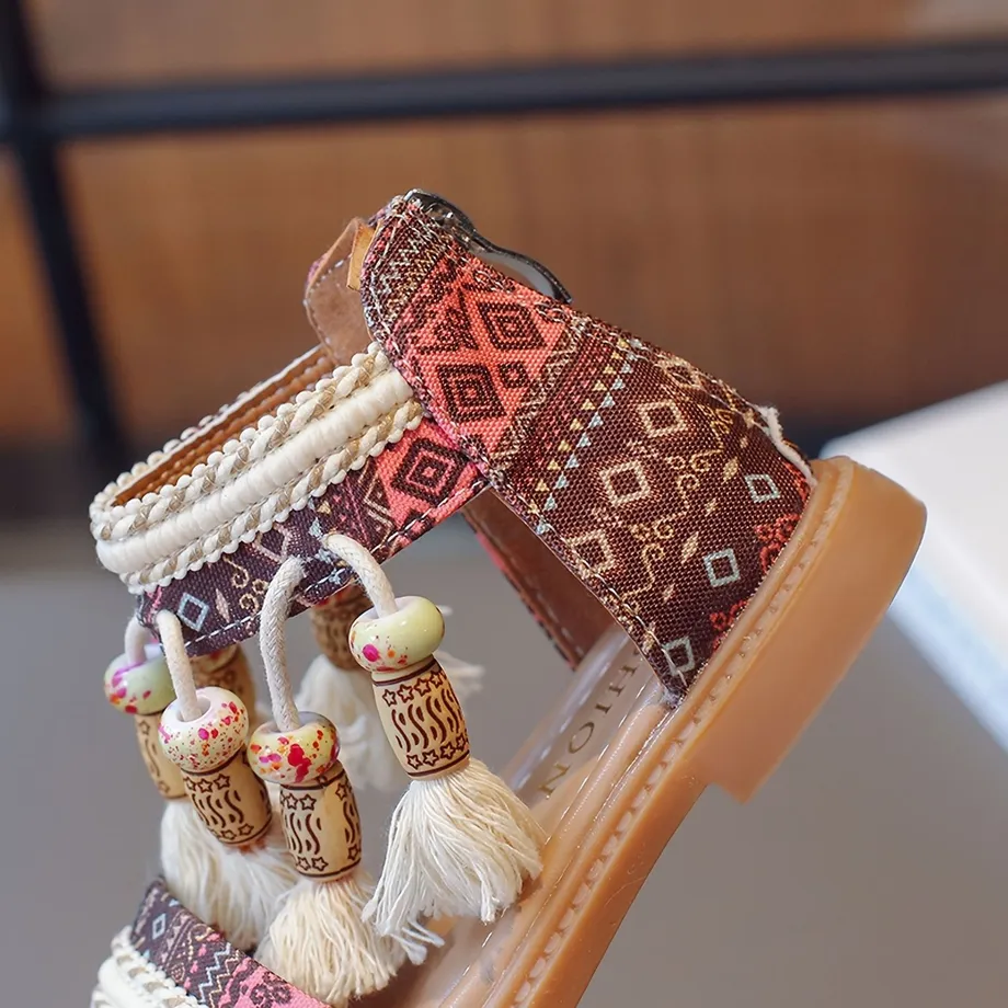 Dívčí sandály s třásněmi v boho stylu