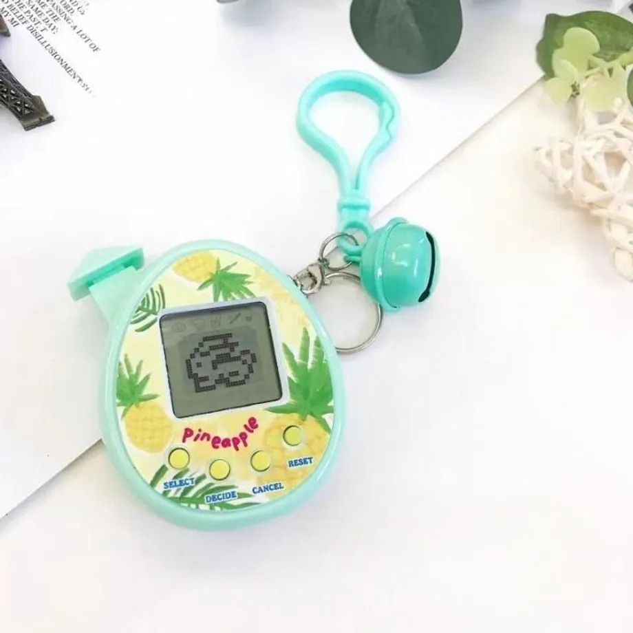 Hra Tamagotchi ve tvaru vajíčka s různými motivy