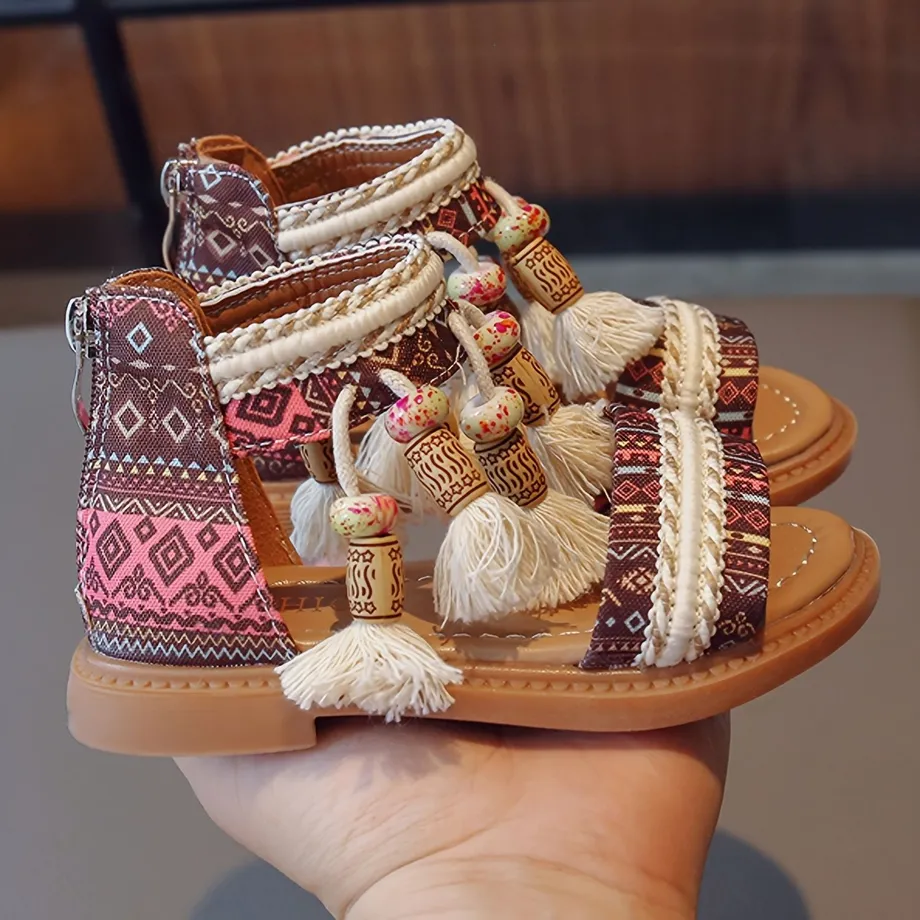 Dívčí sandály s třásněmi v boho stylu