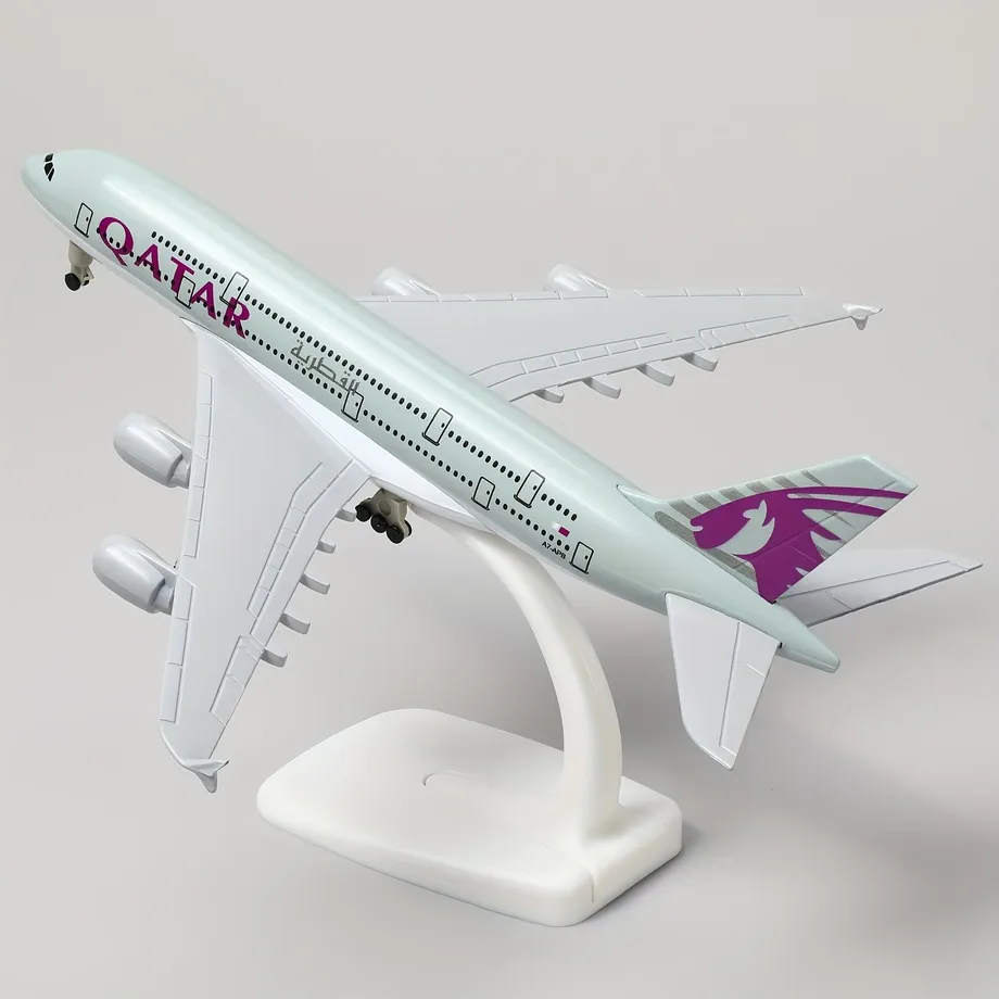 Sběratelský model airbusu A380 společnosti Qatar airways v měřítku 1:300