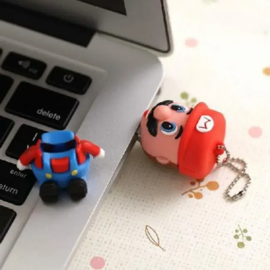 USB flash disk v motivu Super Mario Bros.