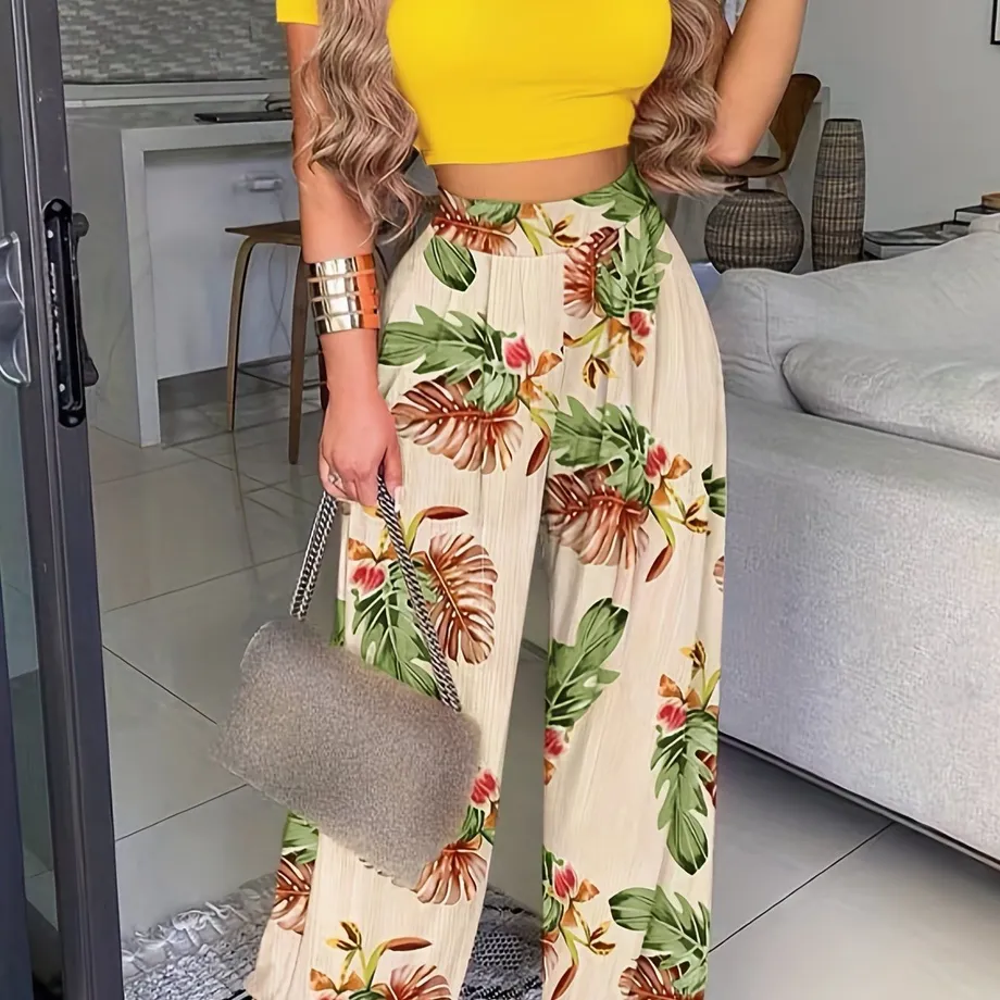 Boho letní dvojset - krátký jednobarevný crop top s krátkým rukávem & vysoké palazzo kalhoty s květinovým vzorem - dámský outfit