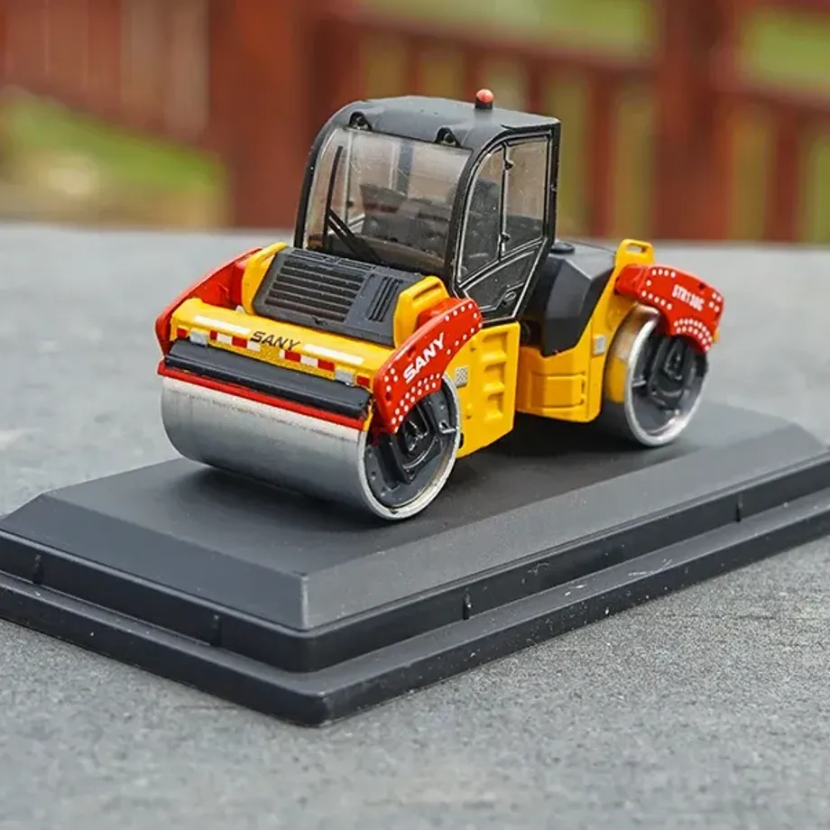 Miniaturní model stavebního stroje 1:87