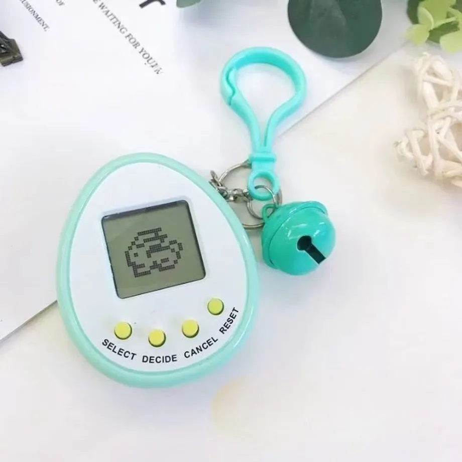 Hra Tamagotchi ve tvaru vajíčka s různými motivy