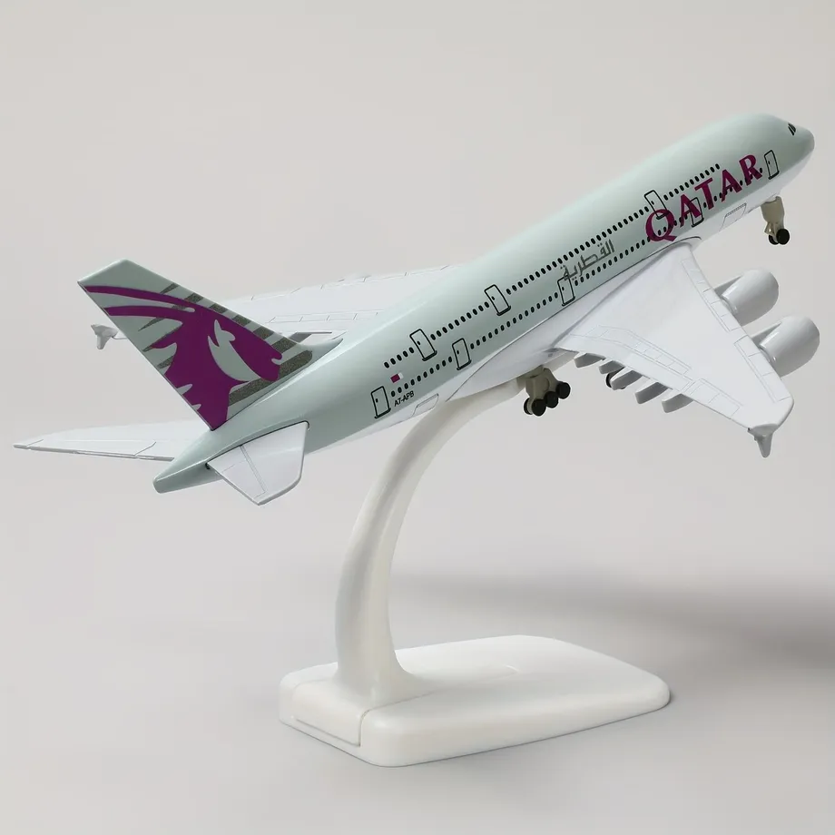 Sběratelský model airbusu A380 společnosti Qatar airways v měřítku 1:300