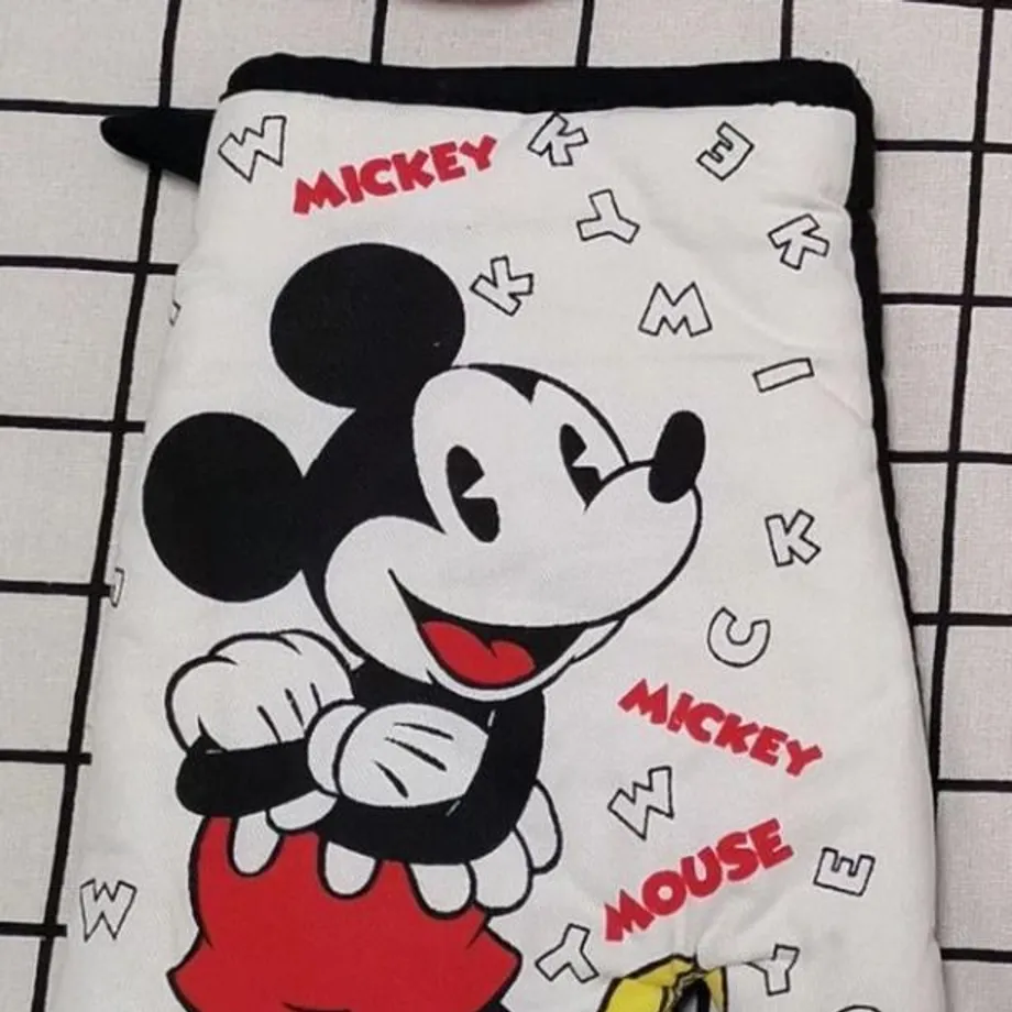 Kuchyňská chňapka s roztomilými motivy Mickey a Minnie Mouse