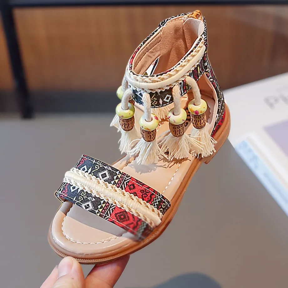 Dívčí sandály s třásněmi v boho stylu