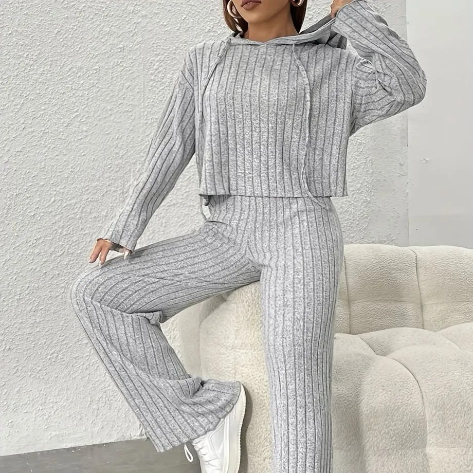 Dámský loungewear set s volným střihem a kapucí, jednobarevný, pro plnoštíhlé postavy - Měkký a pohodlný