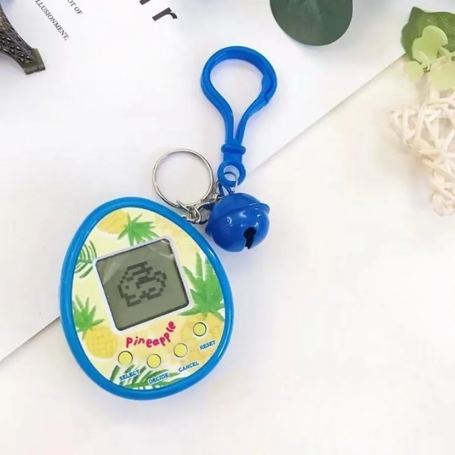 Hra Tamagotchi ve tvaru vajíčka s různými motivy