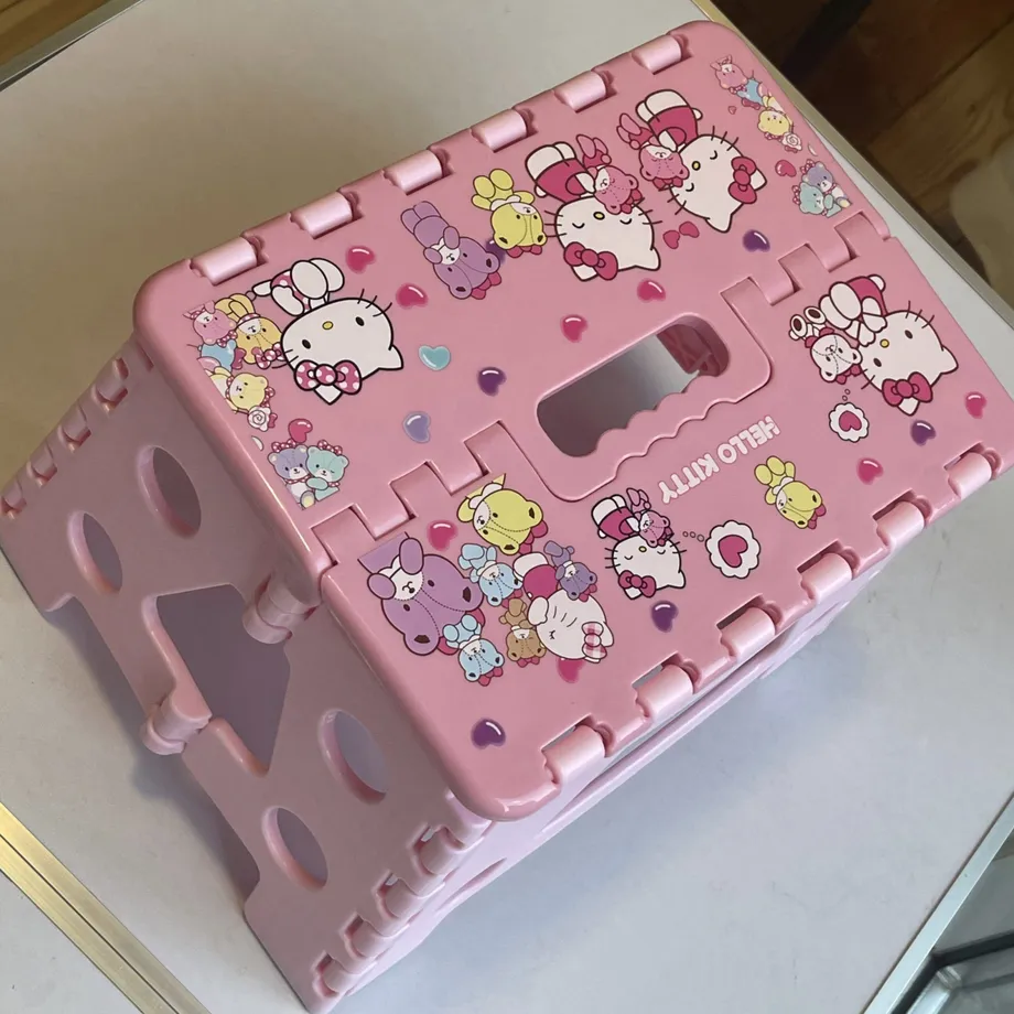 Skládací stolička Hello Kitty šetřící prostor