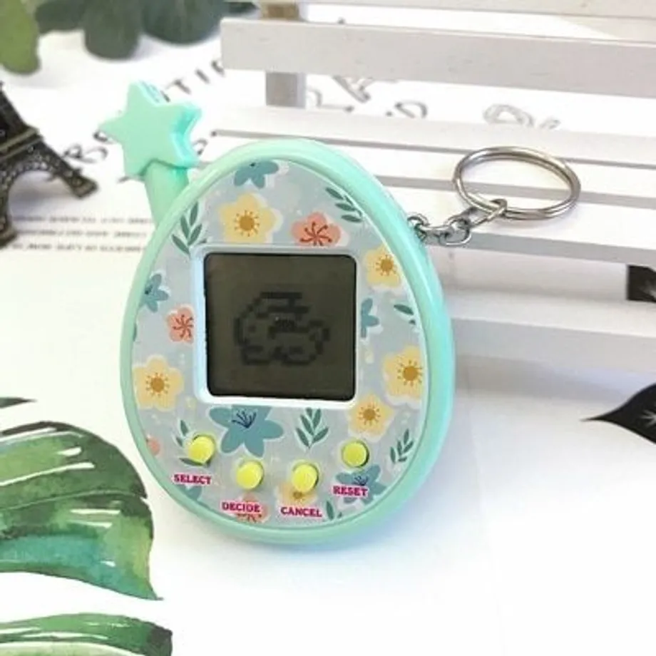 Hra Tamagotchi ve tvaru vajíčka s různými motivy