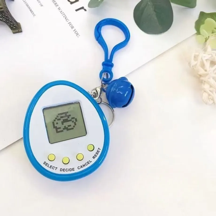 Hra Tamagotchi ve tvaru vajíčka s různými motivy