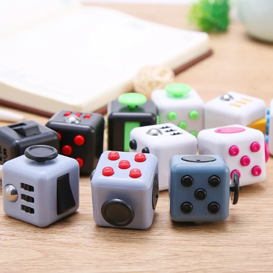 Originální antistresová kostka Fidget Cube