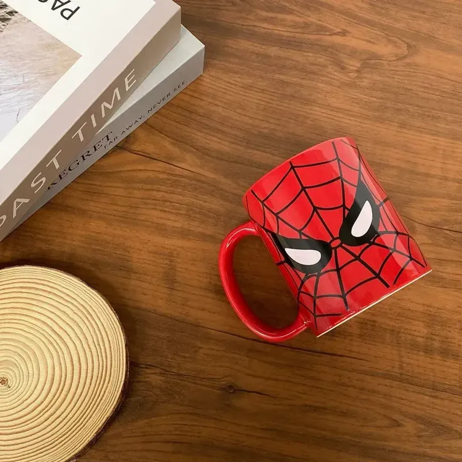 Stylový trendy hrníček v provedení oblíbeného Spider-man