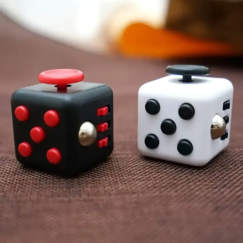 Originální antistresová kostka Fidget Cube