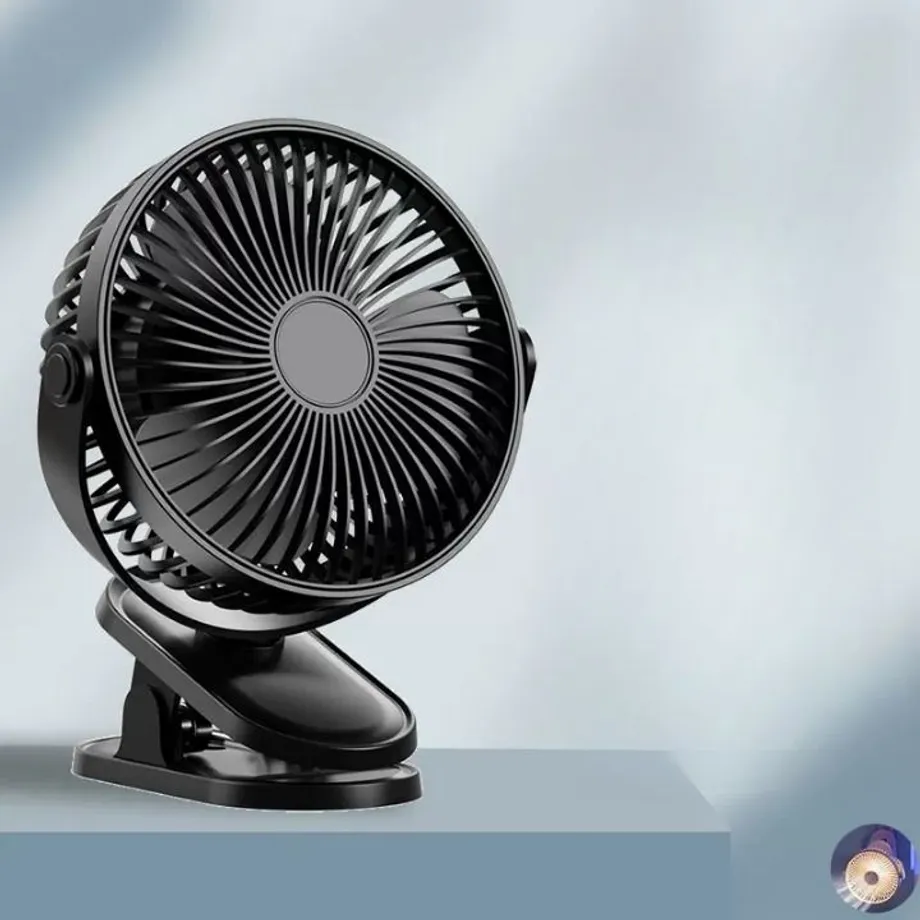 Přenosný kempingový ventilátor s LED světlem s oscilací