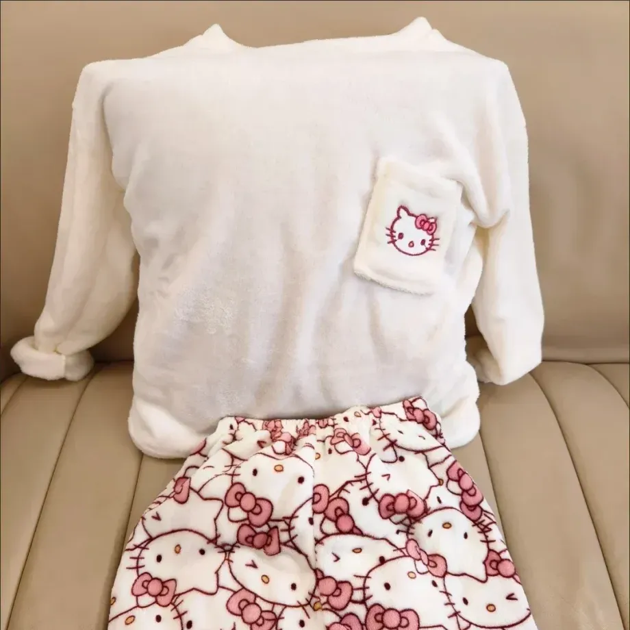 Dámské plyšově hebké pyžamo - set tričko a tepláky s motivy oblíbené Hello Kitty