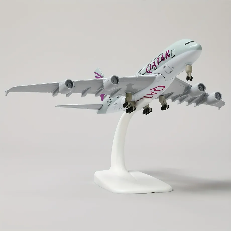 Sběratelský model airbusu A380 společnosti Qatar airways v měřítku 1:300