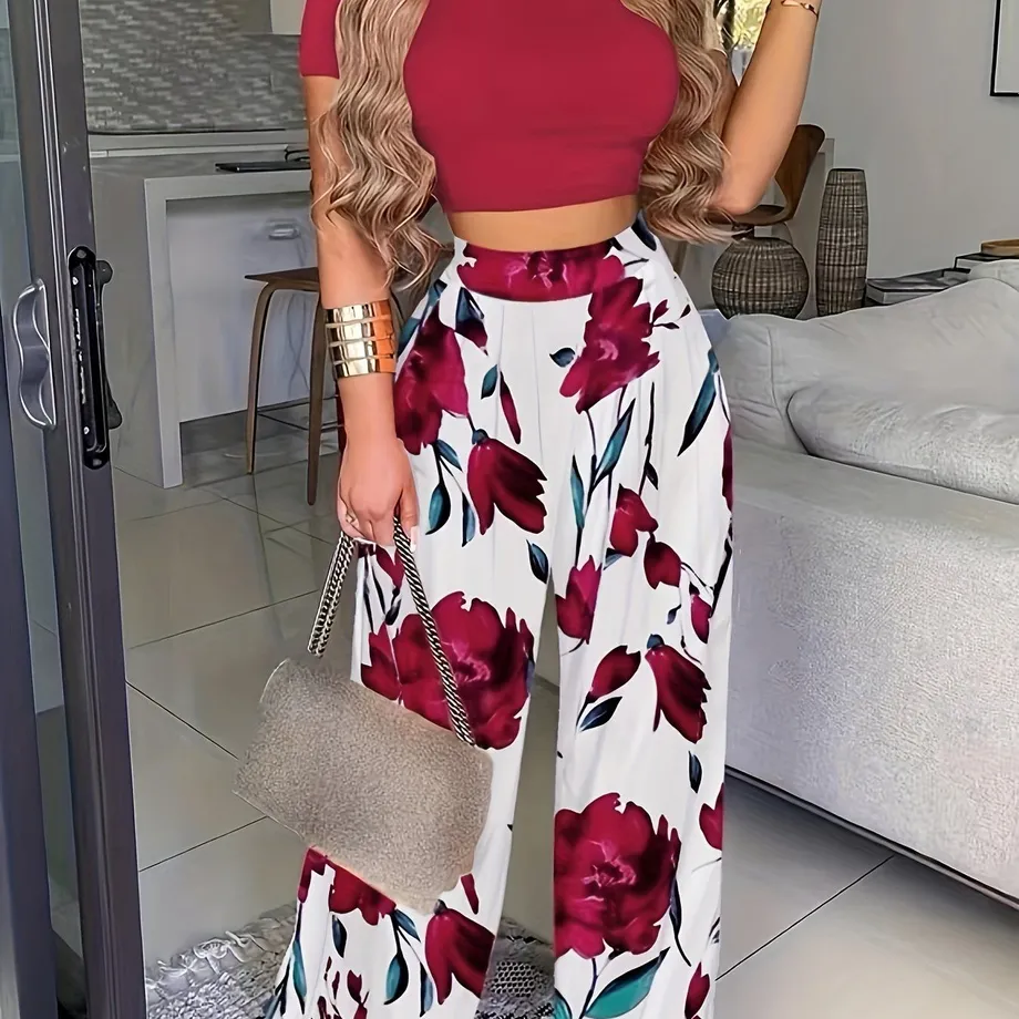 Boho letní dvojset - krátký jednobarevný crop top s krátkým rukávem & vysoké palazzo kalhoty s květinovým vzorem - dámský outfit