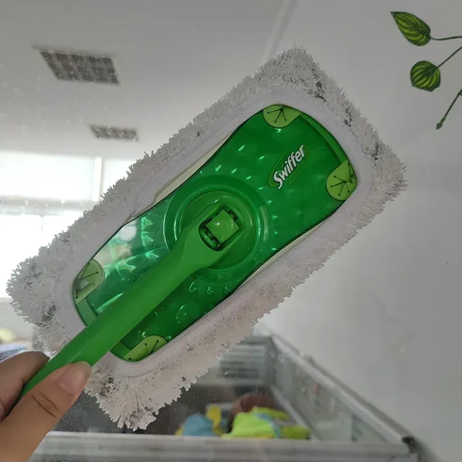 Mikrovláknová náhradní podložka na mop, vhodná pro Swiffer Sweeper.