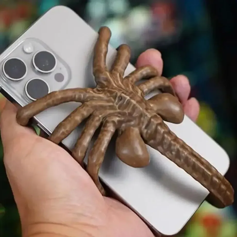 Držák na telefon Facehugger ve tvaru mimozemšťana s kreativním designem