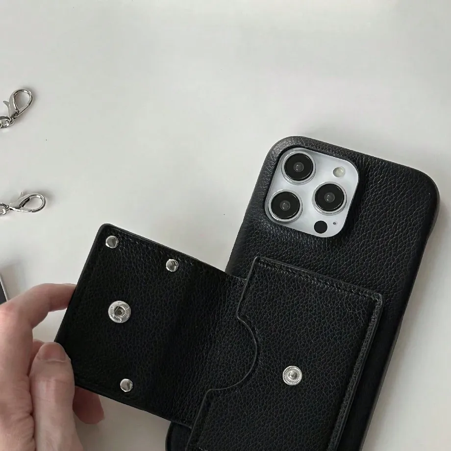 Krásná malá crossbody kabelka s kovovým držákem karet a kompatibilní s iPhonem