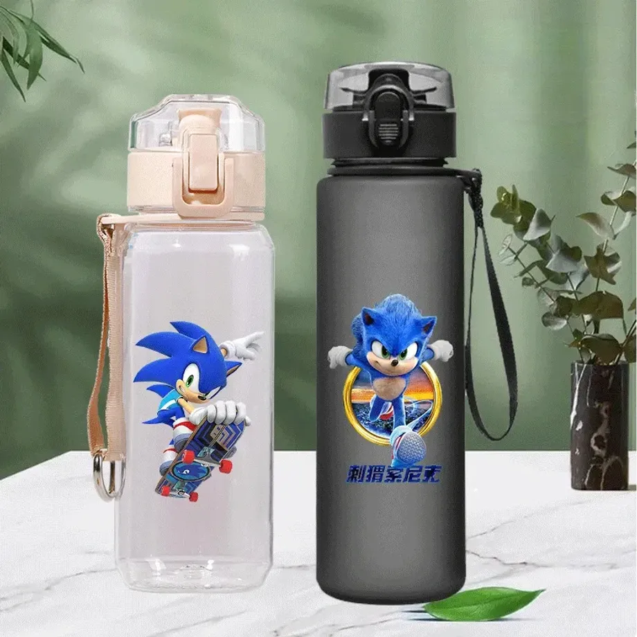 Trendy láhev na vodu s tlakovým uzávěrem v motivech ježka Sonic