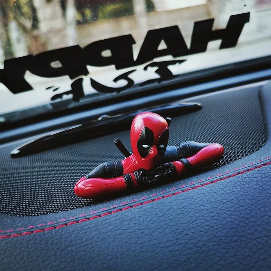 Deadpool minifigurka/postavička Marvel do interiéru auta