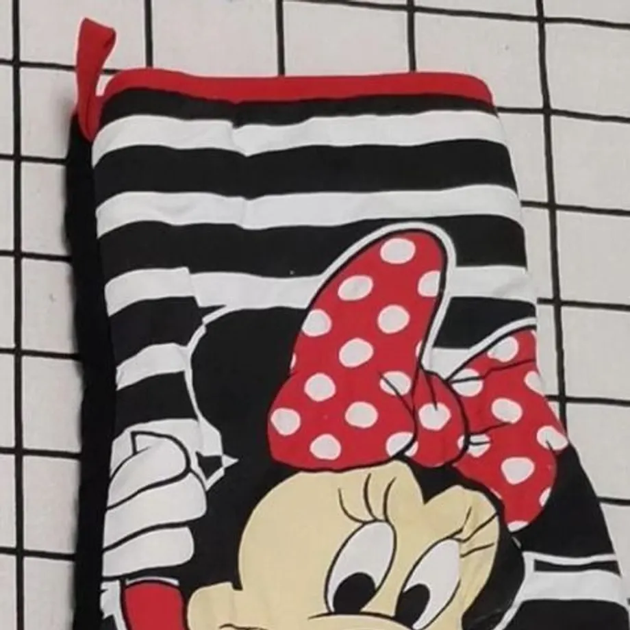 Kuchyňská chňapka s roztomilými motivy Mickey a Minnie Mouse