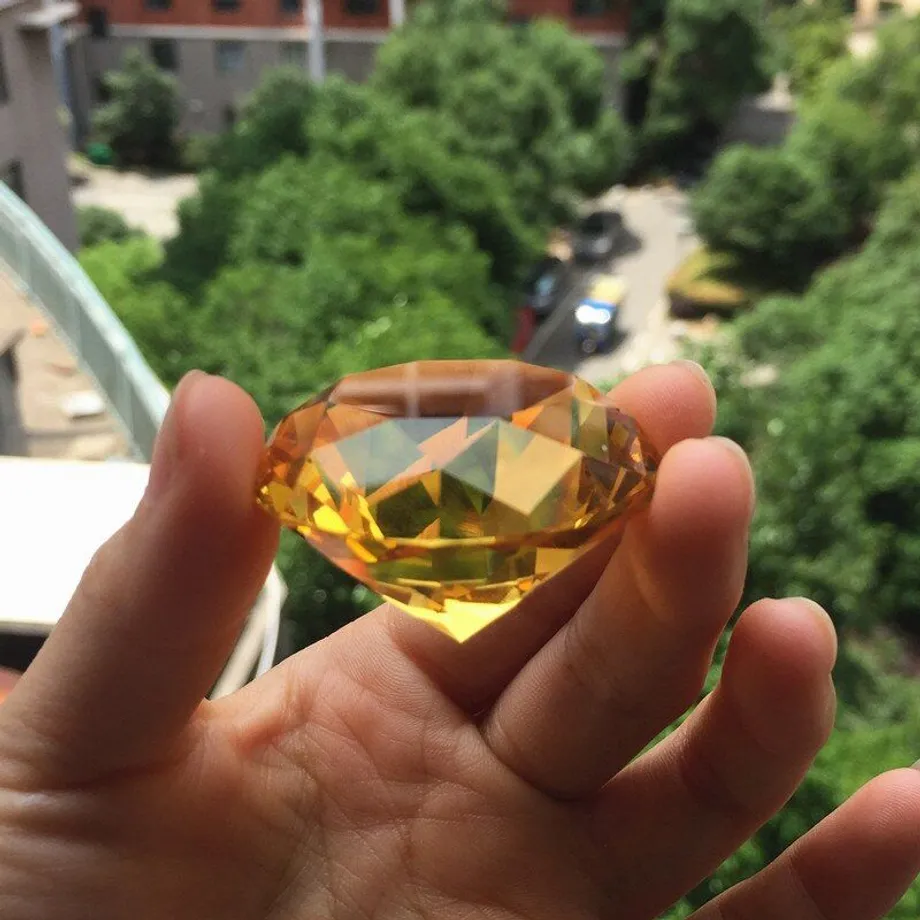 Dekorativní skleněný diamant C478