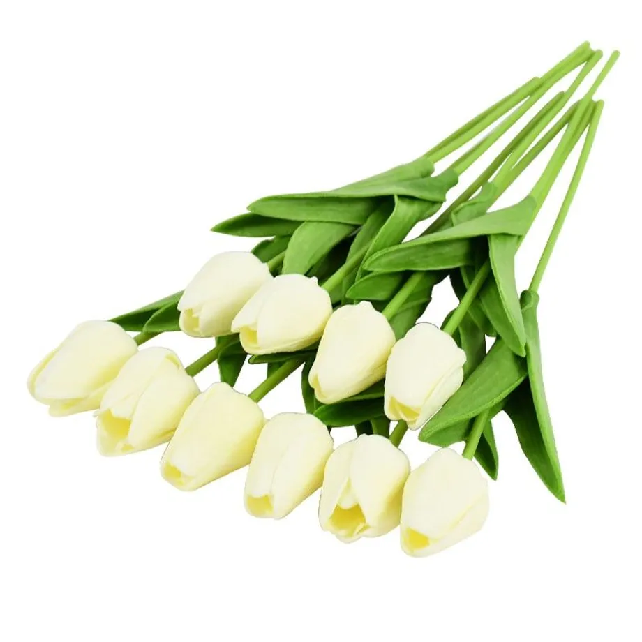 Umělá kytice barevných tulipánů