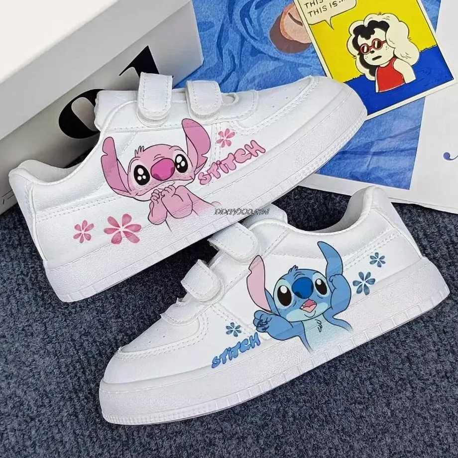 Dětské trendy sportovní tenisky v bílé barvě a potiskem oblíbené animované postavy Stitch a Angel