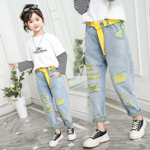 Dívčí volné džíny s nápisy a smajlíky