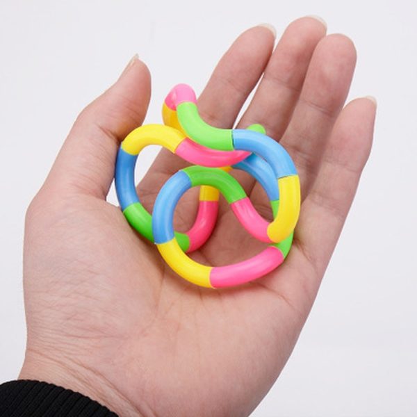 Antistresová hračka zkroucený prsten