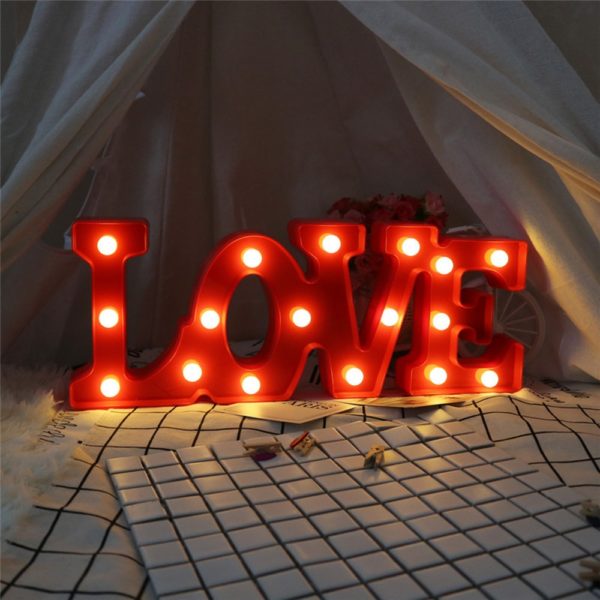 Světelná valentýnská dekorace LOVE