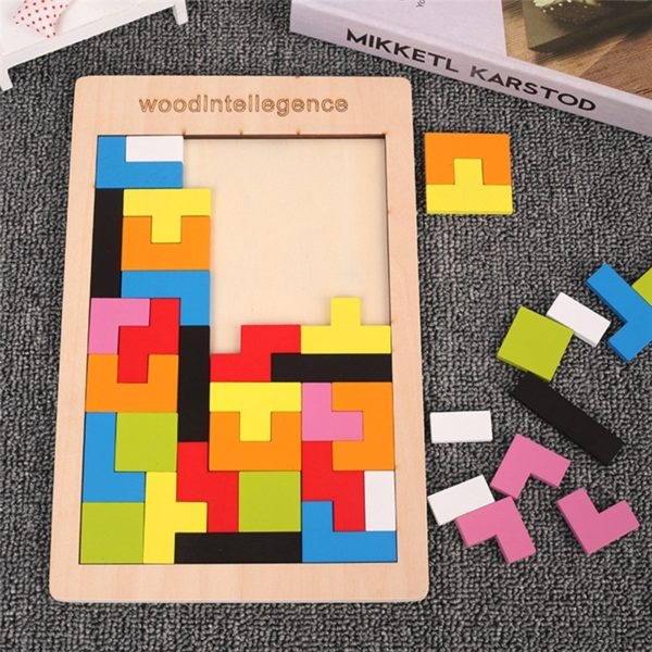 Dřevěné barevné 3D puzzle - škola hrou