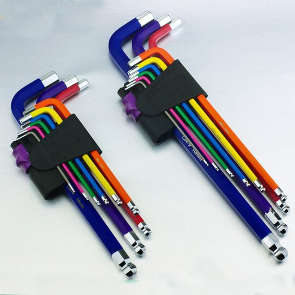 Sada barevně kódovaných šestihranných klíčů imbus
