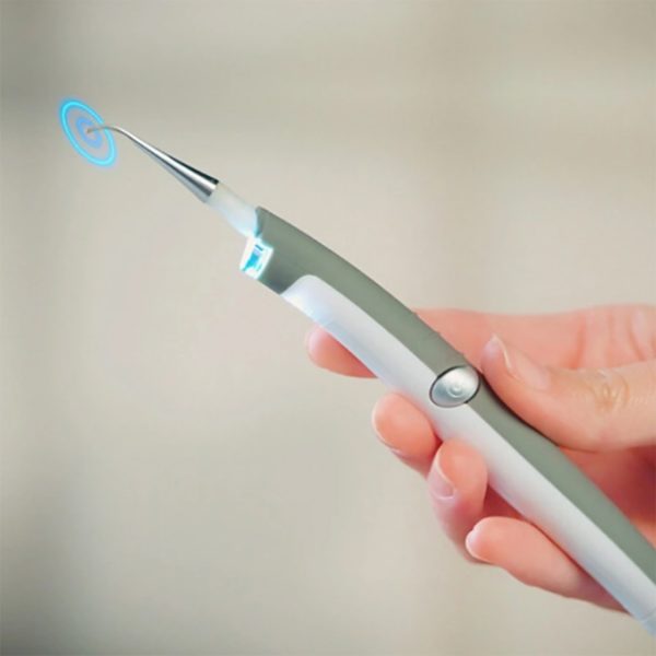 Přístroj na čištění zubů ultrazvukem