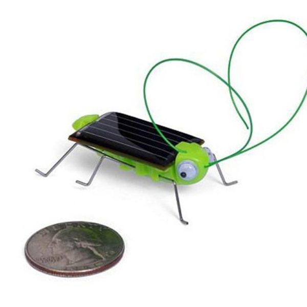 Robůtek lučního koníka se solárním pohonem