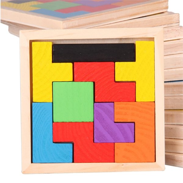 Barevné dřevěné puzzle